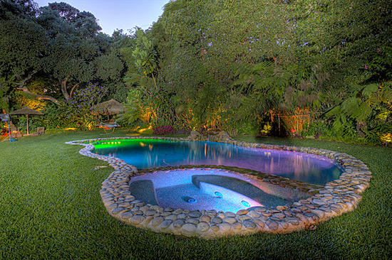 Just for fun...the pool colors change!